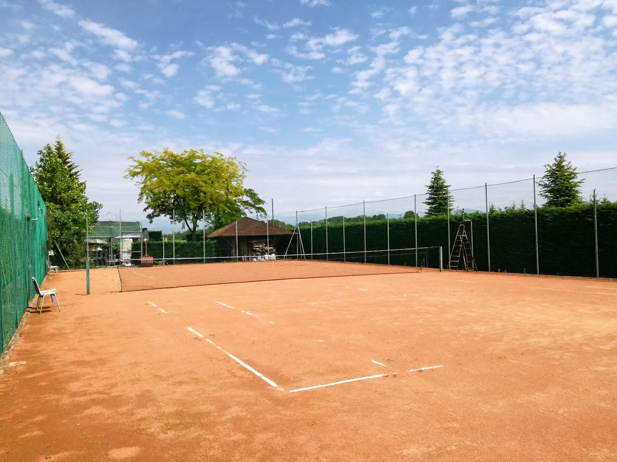 Private Tennis Court in Terra Battuta